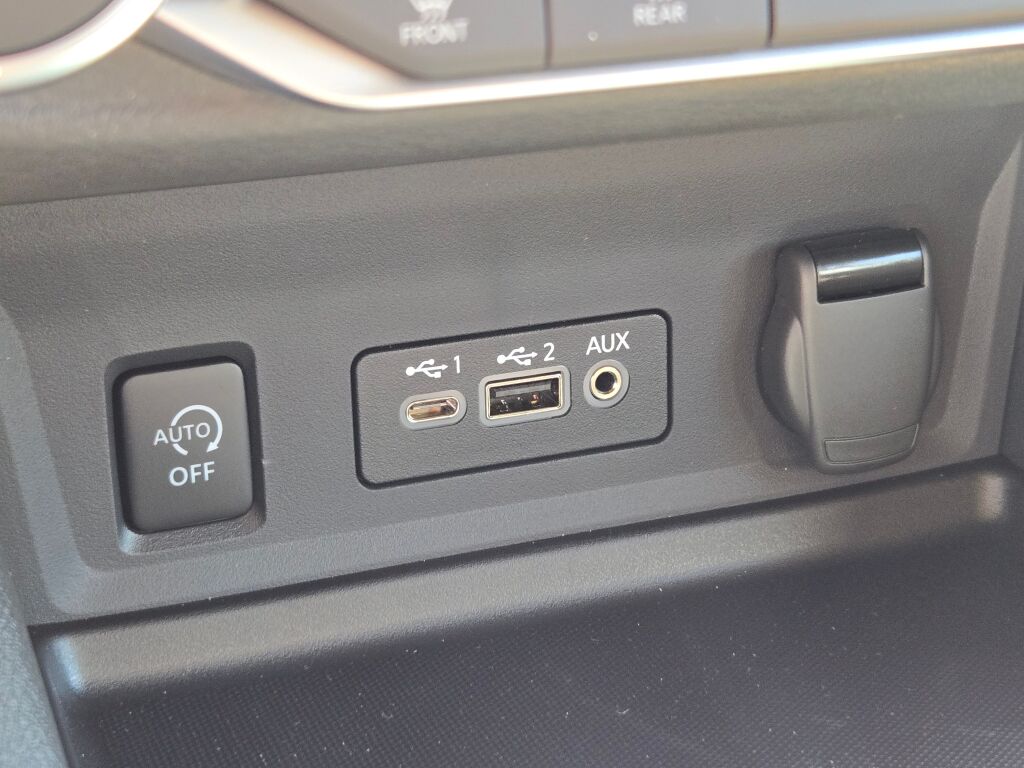 2025 Nissan Sentra SV photo 21