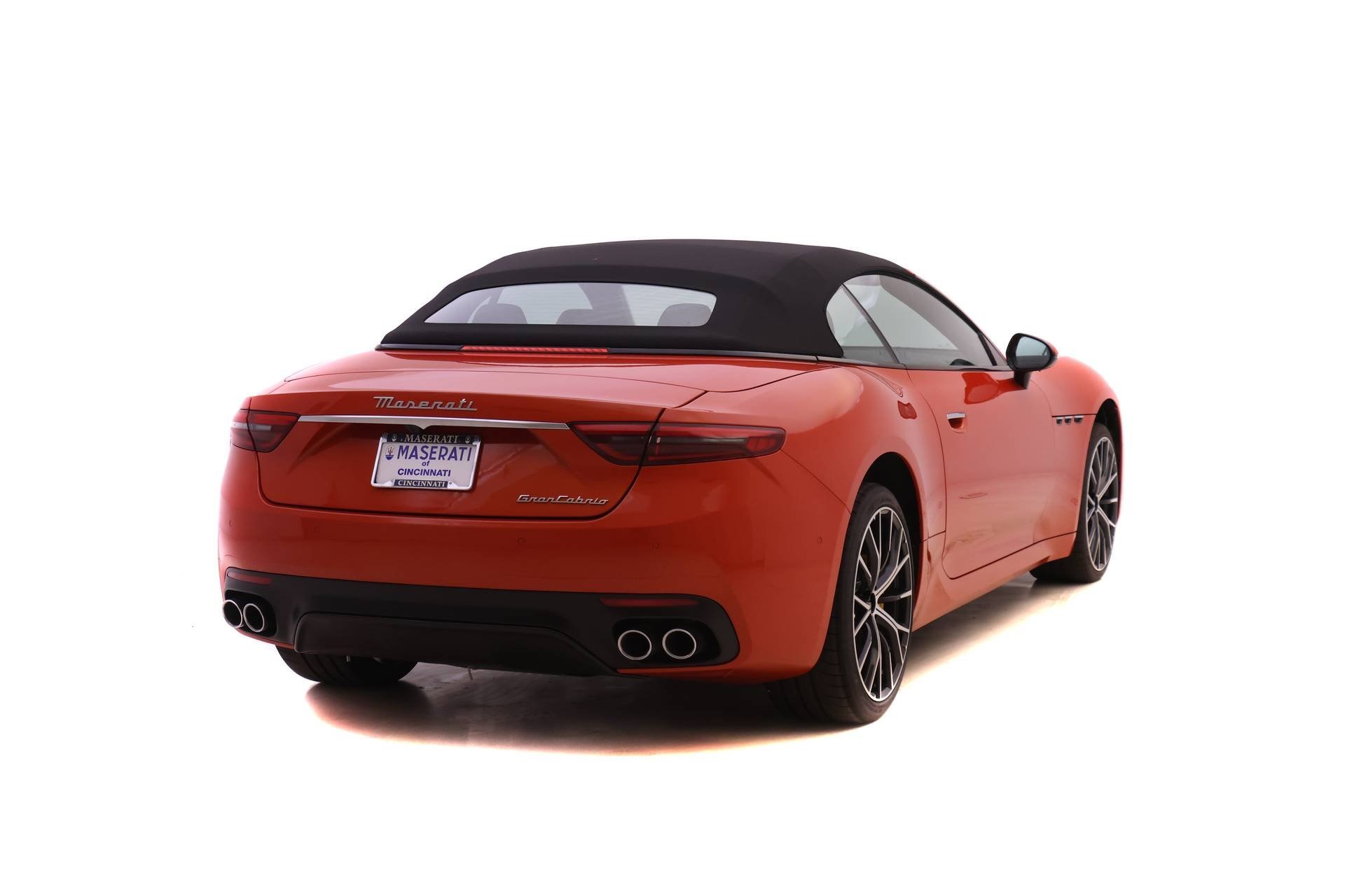 2025 Maserati Grancabrio photo 4