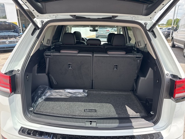 2025 Volkswagen Atlas Peak Edition SE photo 8