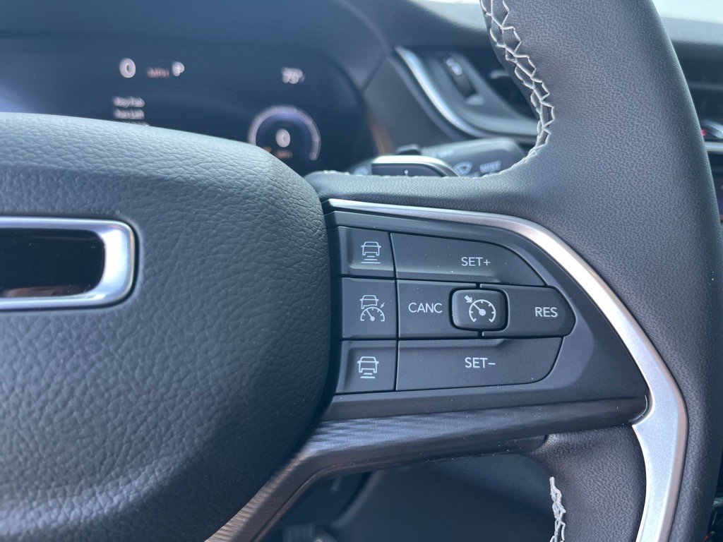 2025 Jeep Grand Cherokee Laredo Altitude photo 27