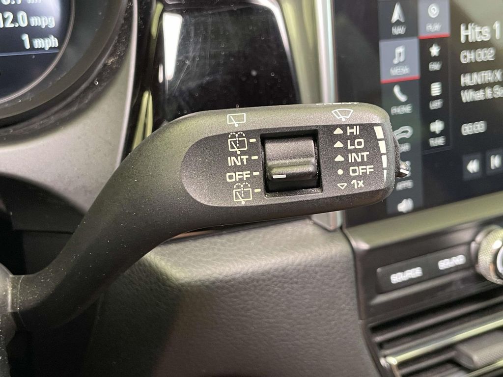 2020 Porsche Macan Base photo 37