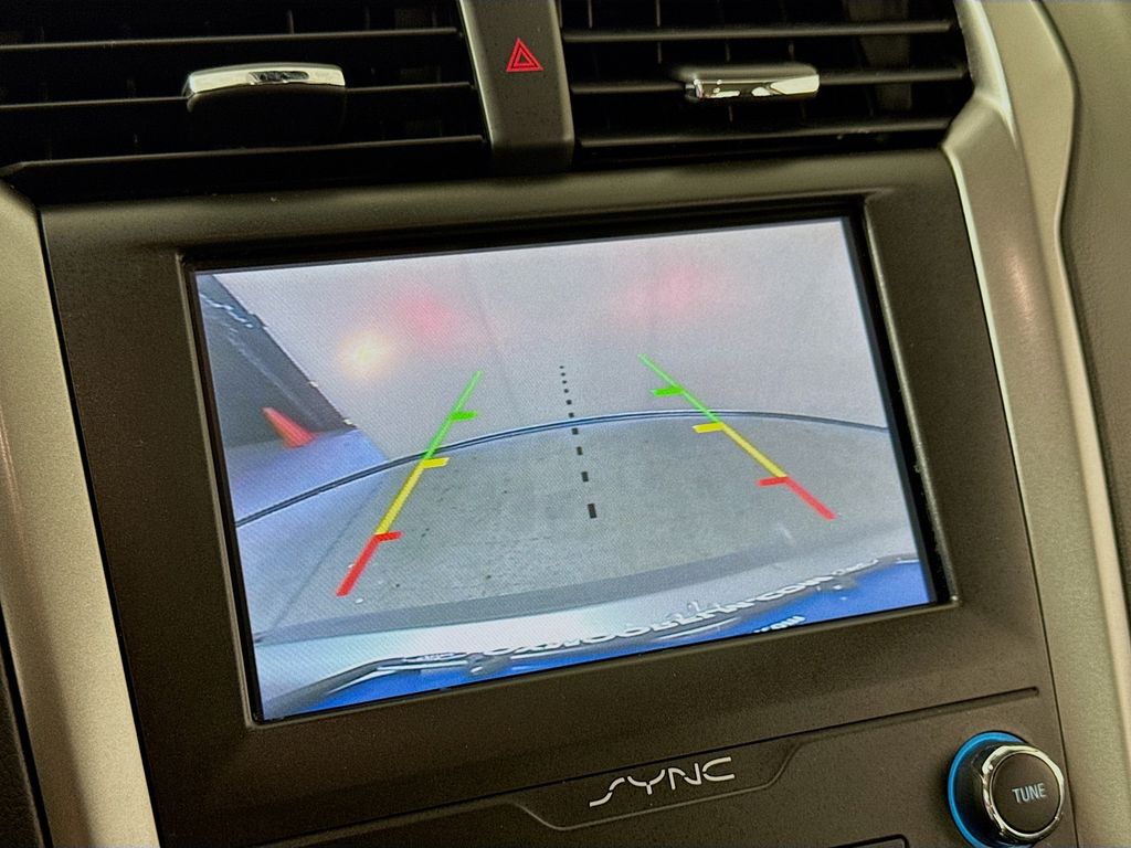 2020 Ford Fusion Hybrid SE photo 4