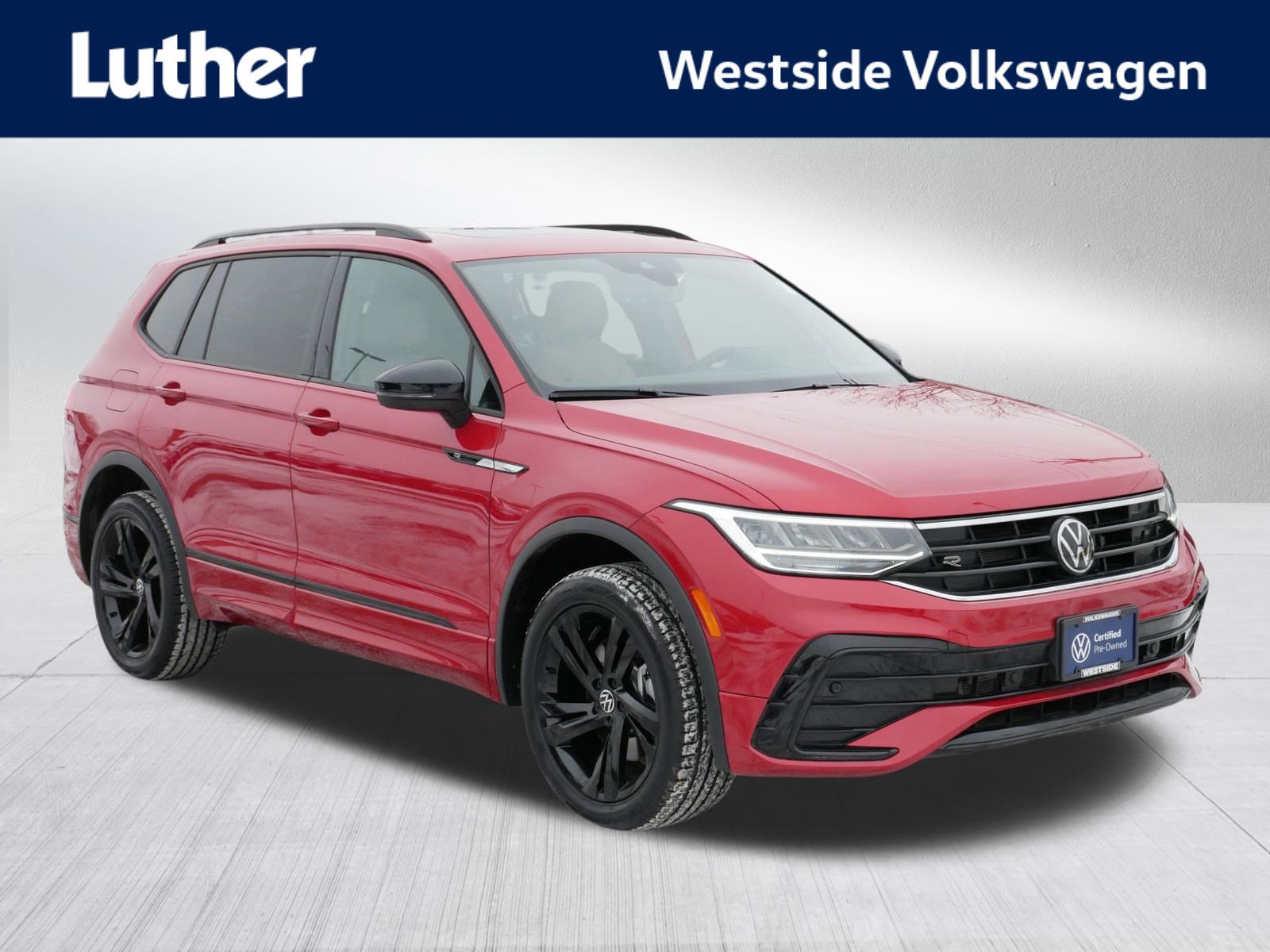 2024 Volkswagen Tiguan SE R-LINE BLACK's photo