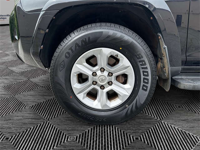 2018 Toyota 4Runner SR5 photo 14