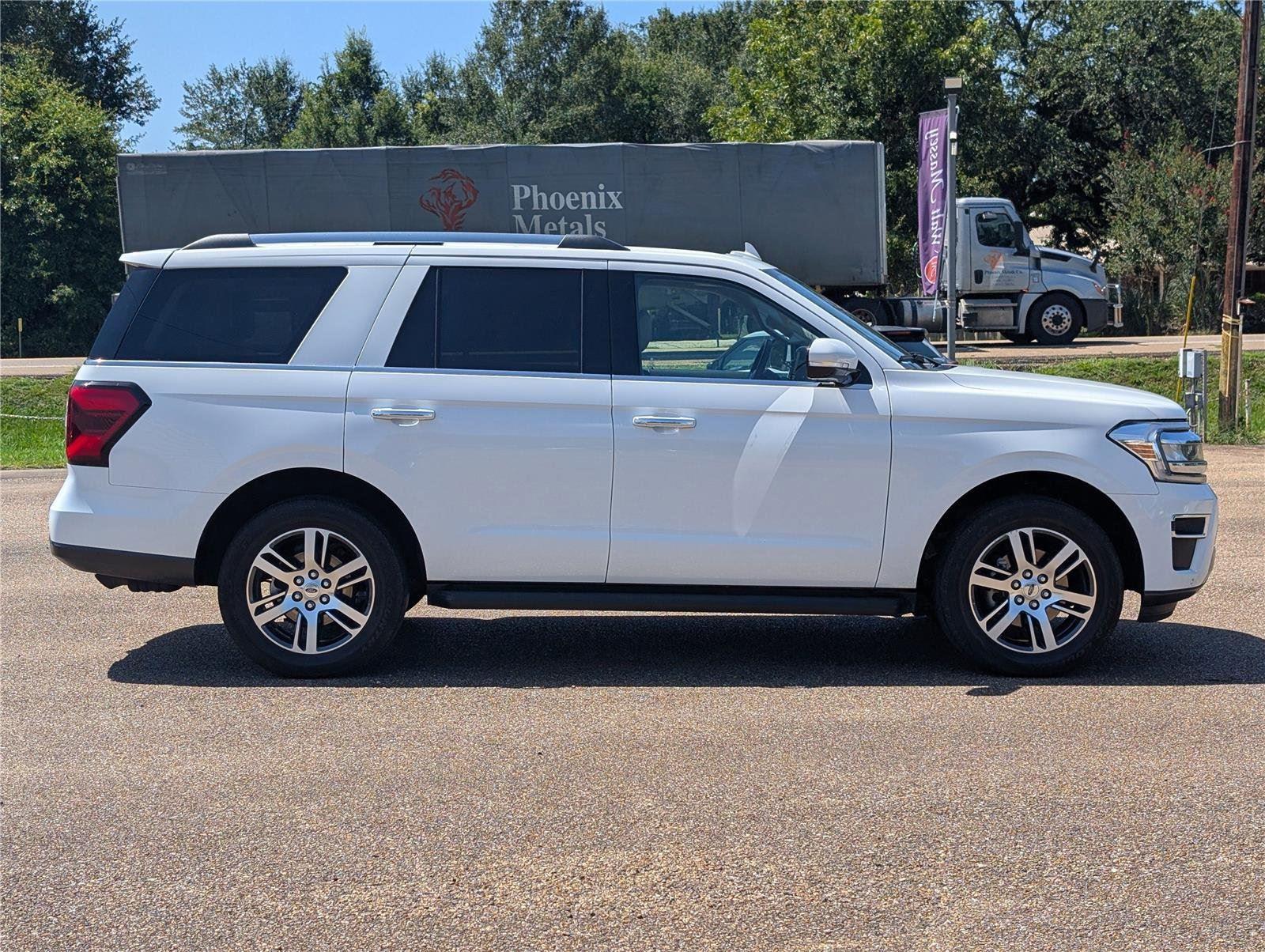2024 Ford Expedition Limited photo 3