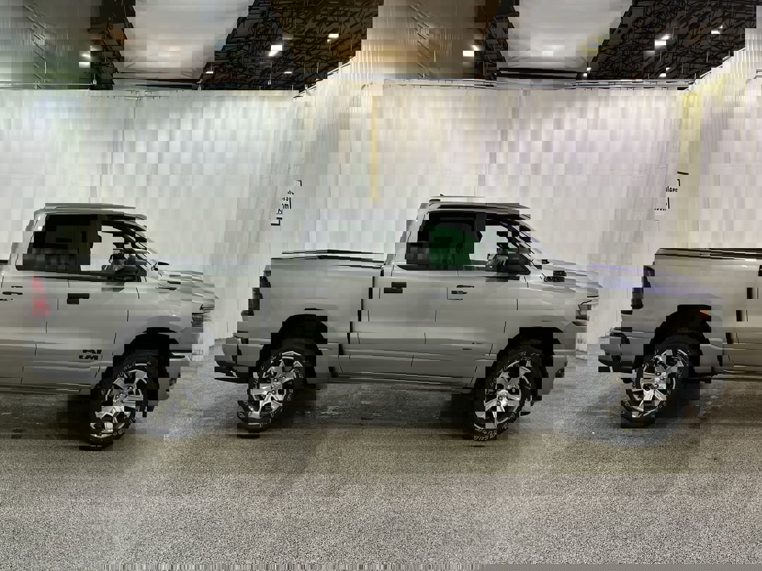 2025 Ram 1500 Tradesman photo 2