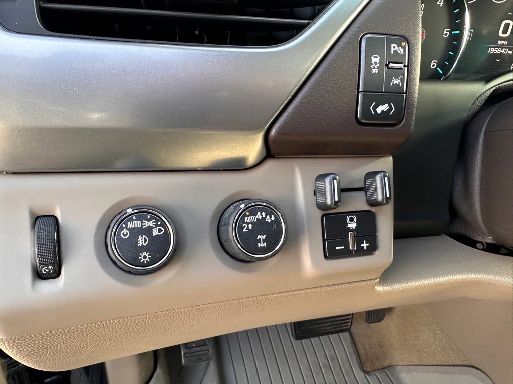 2017 Chevrolet Tahoe LT photo 21