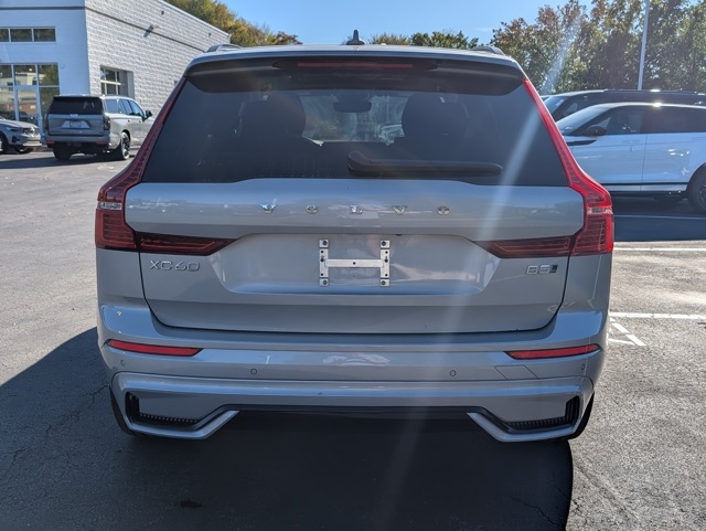 2025 Volvo XC60 B5 Plus photo 4