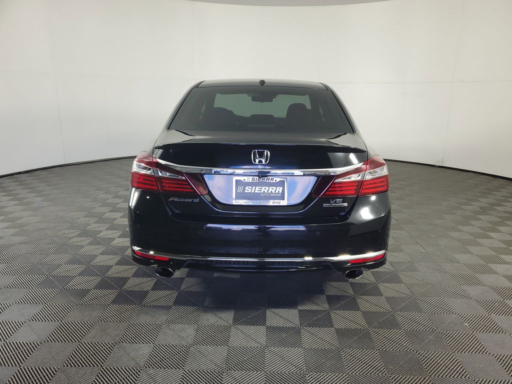 2017 Honda Accord Touring photo 4