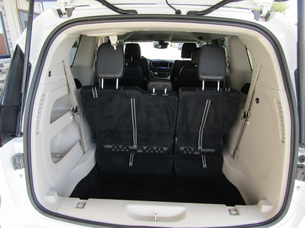 2022 Chrysler Pacifica Touring L photo 27