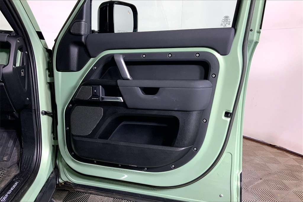 2023 Land Rover Defender 110 photo 22