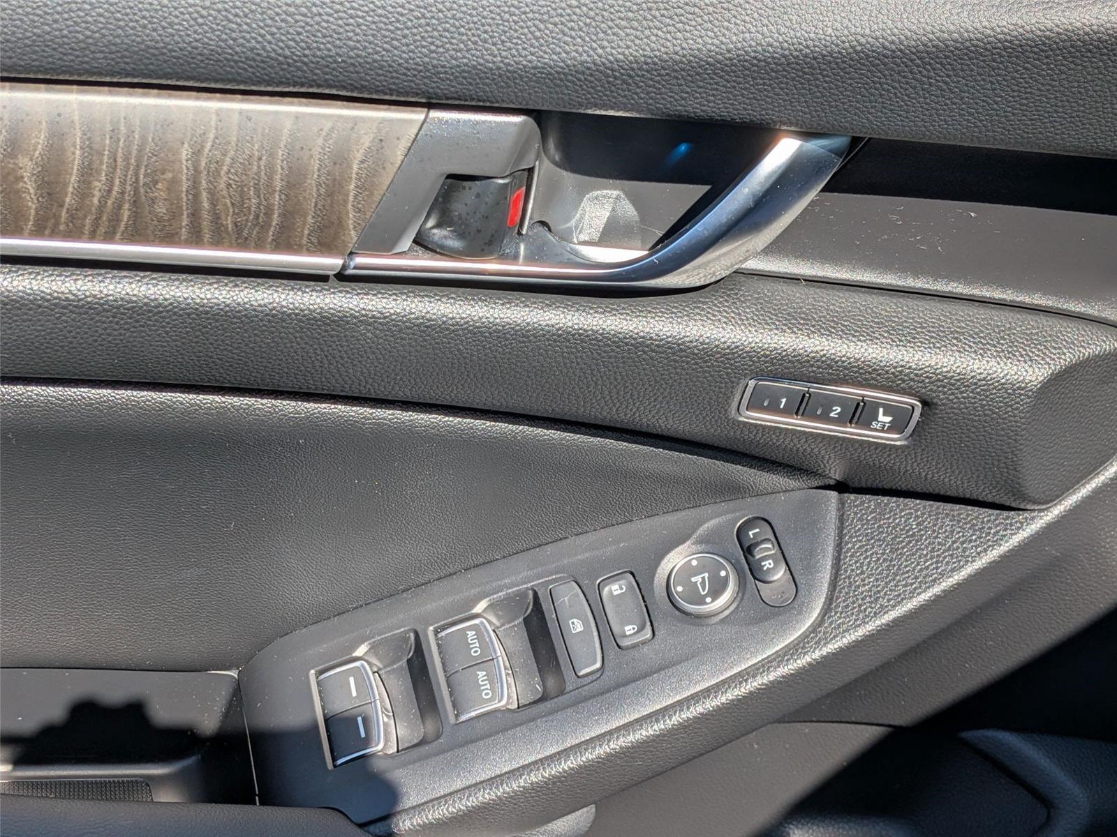 2022 Honda Accord Hybrid EX-L photo 12