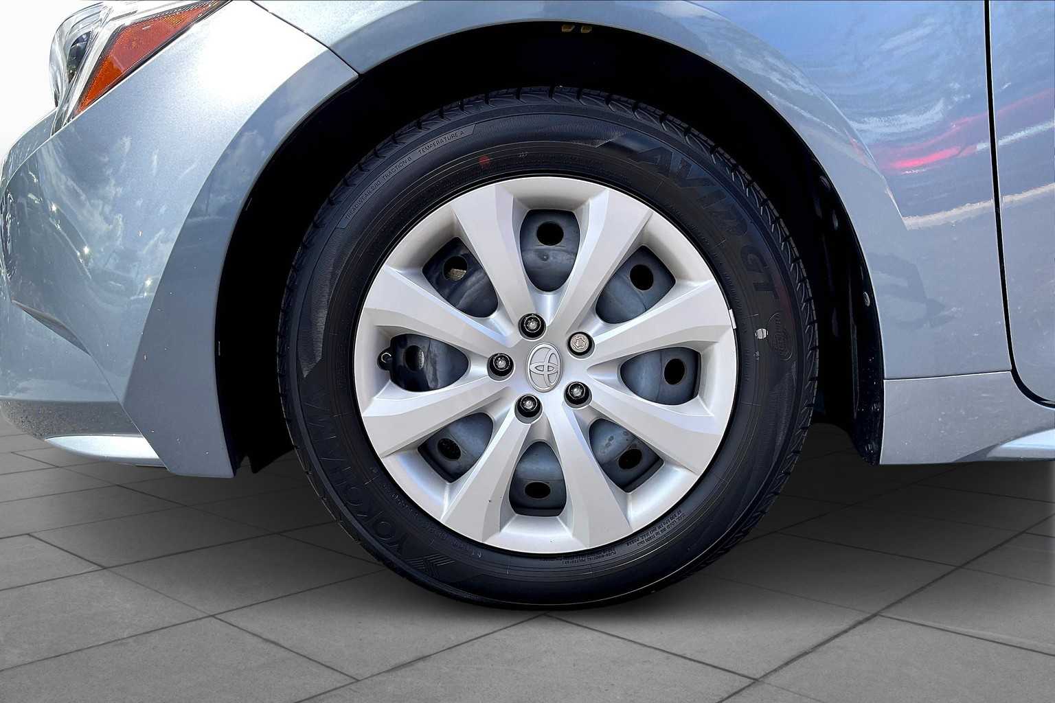 2023 Toyota Corolla Hybrid LE photo 9
