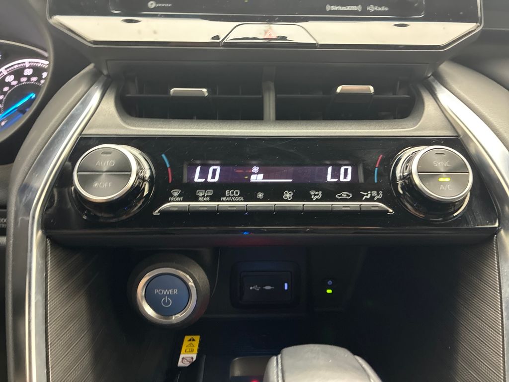 2021 Toyota Venza XLE photo 12