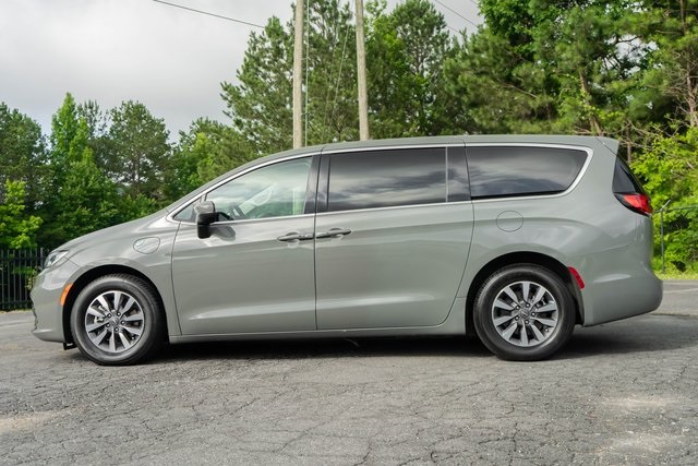 2023 Chrysler Pacifica Hybrid Touring L photo 6