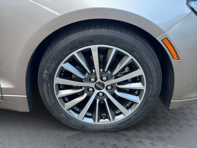2020 Lincoln MKZ Standard photo 27