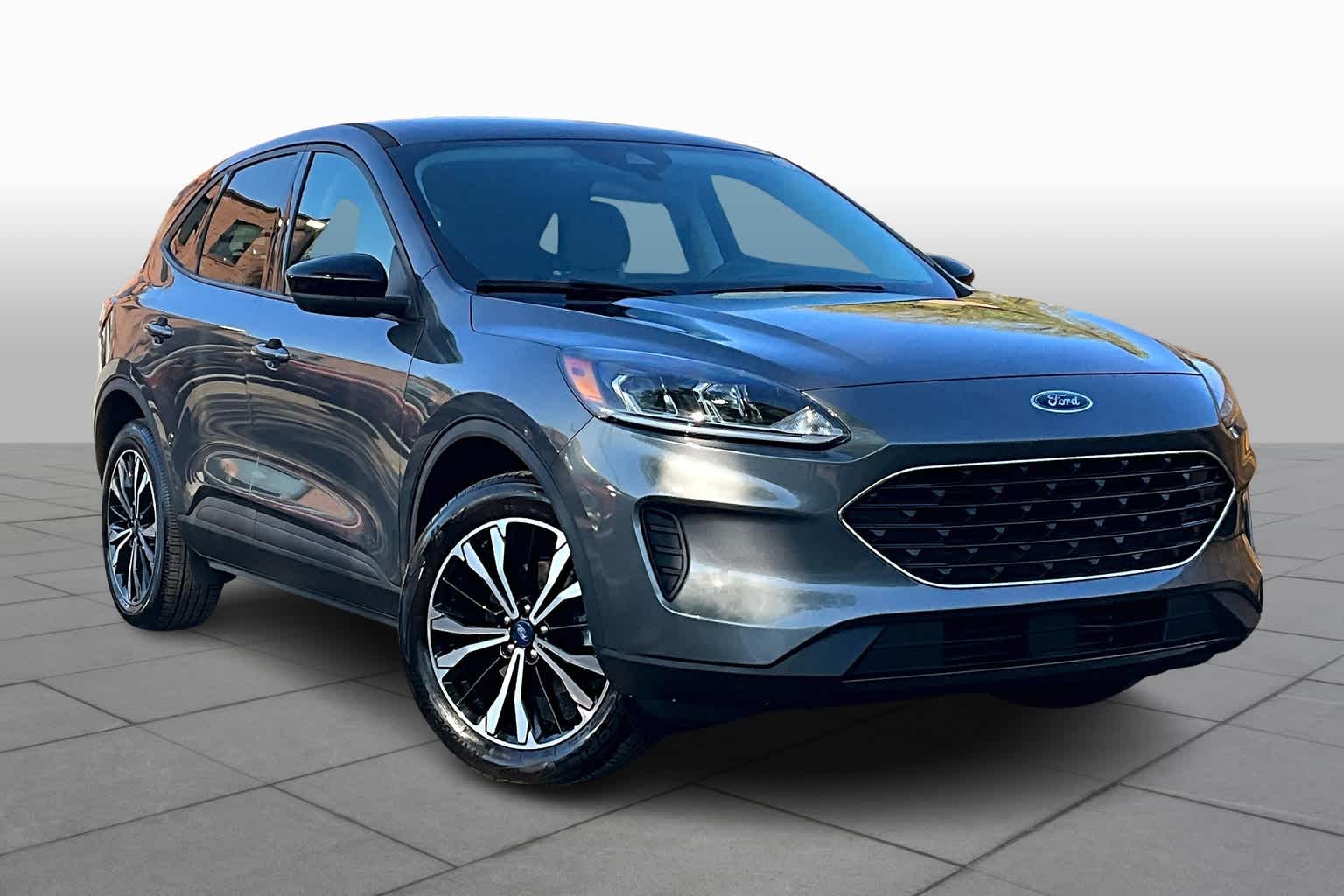 2022 Ford Escape SE photo 2