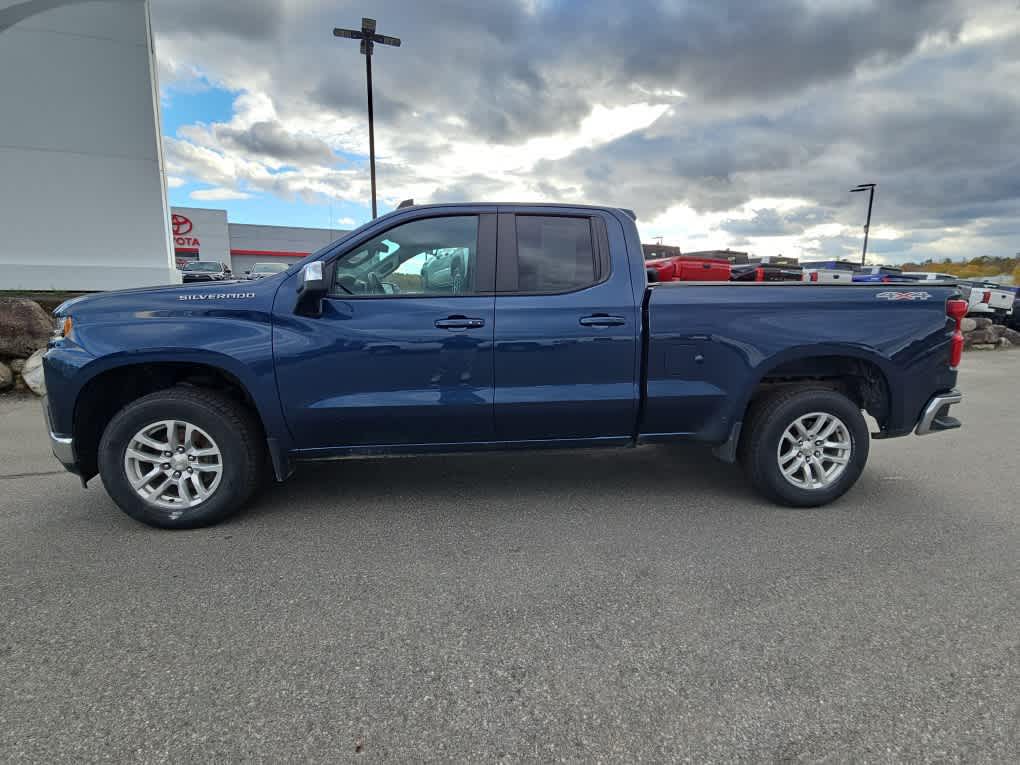 2022 Chevrolet Silverado 1500 LT photo 2