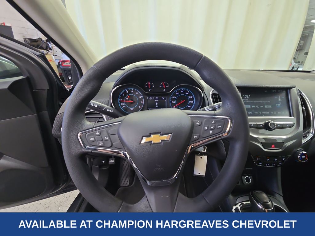 2017 Chevrolet Cruze LT photo 11