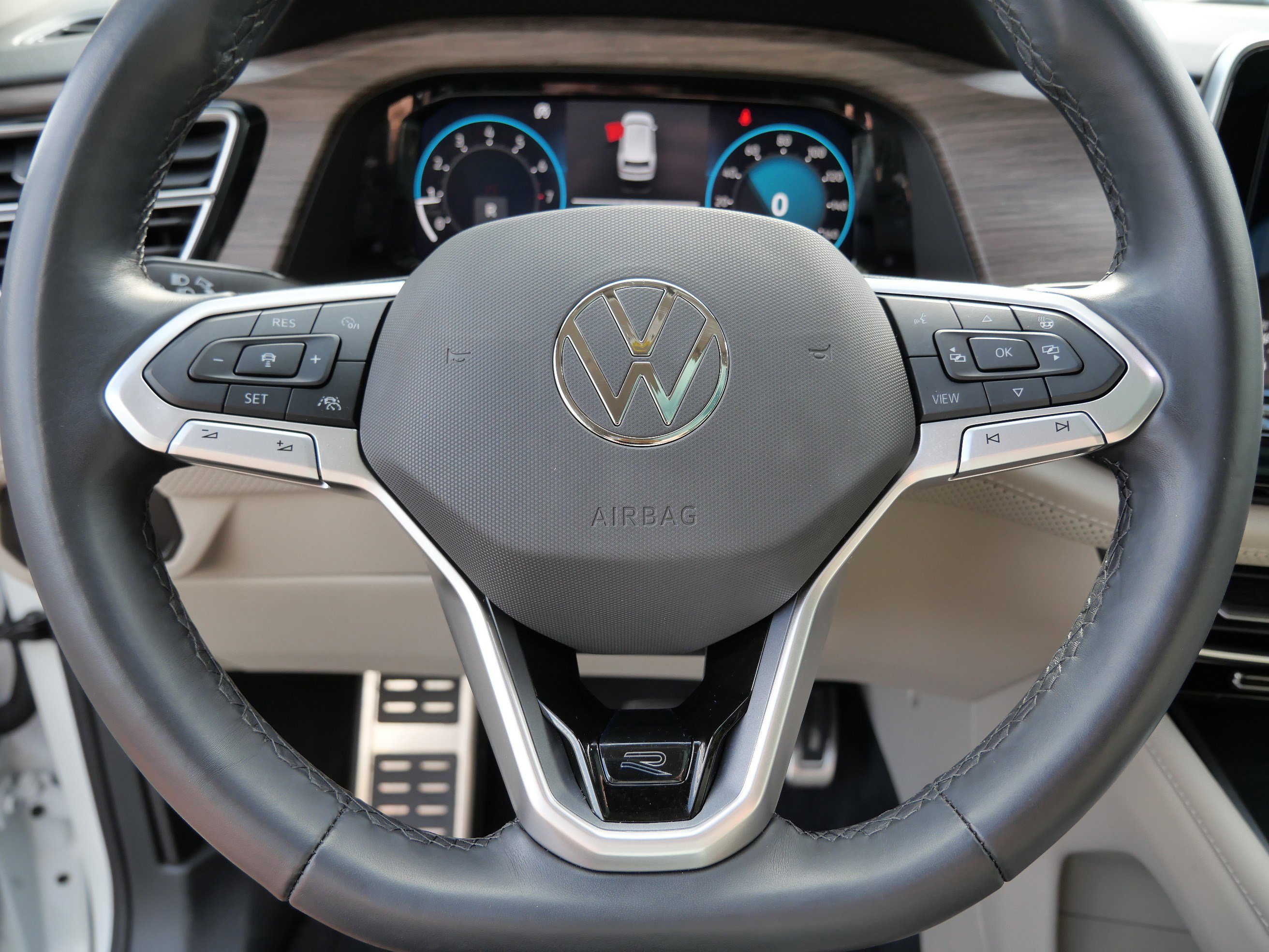 2024 Volkswagen Atlas SEL Premium R-Line photo 25