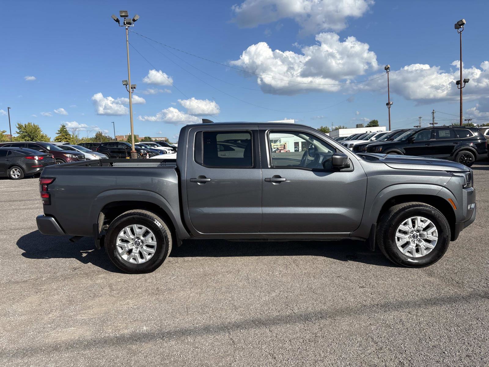 2023 Nissan Frontier SV photo 8