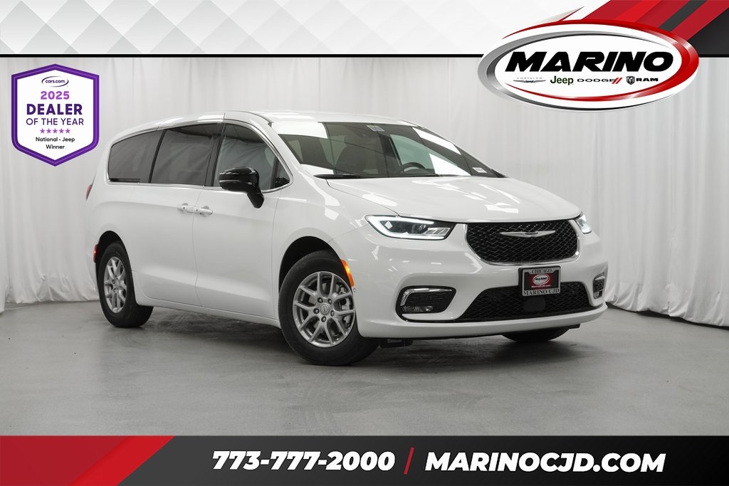 2026 Chrysler Pacifica Select's photo