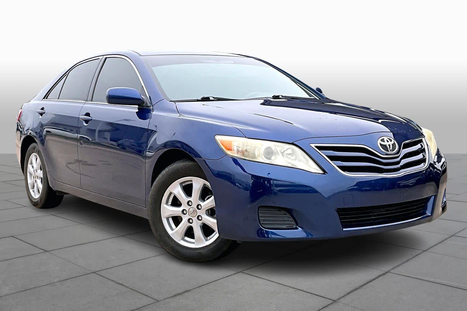 2010 Toyota Camry LE photo 2