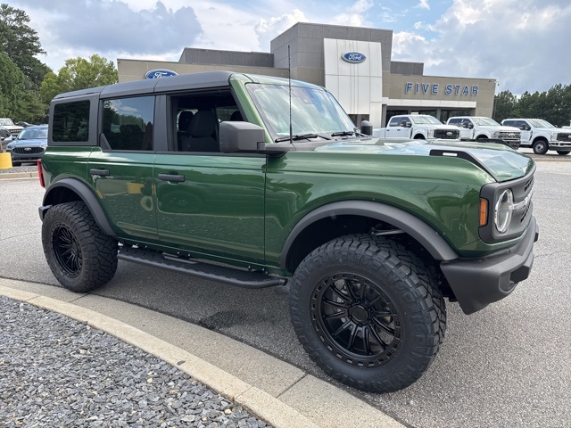 2025 Ford Bronco Base photo 2