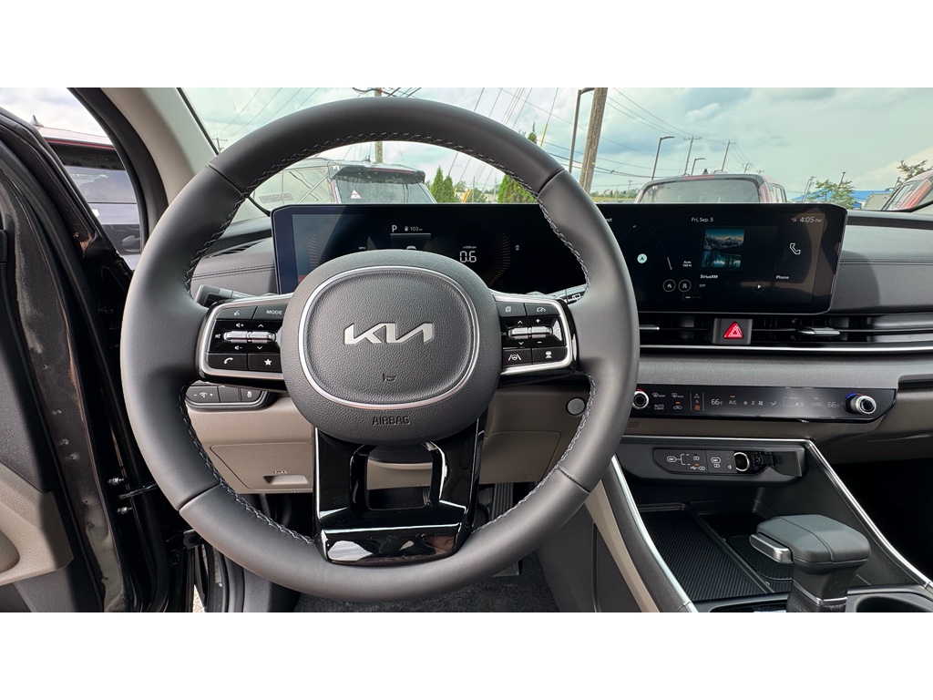 2026 Kia Carnival EX photo 2