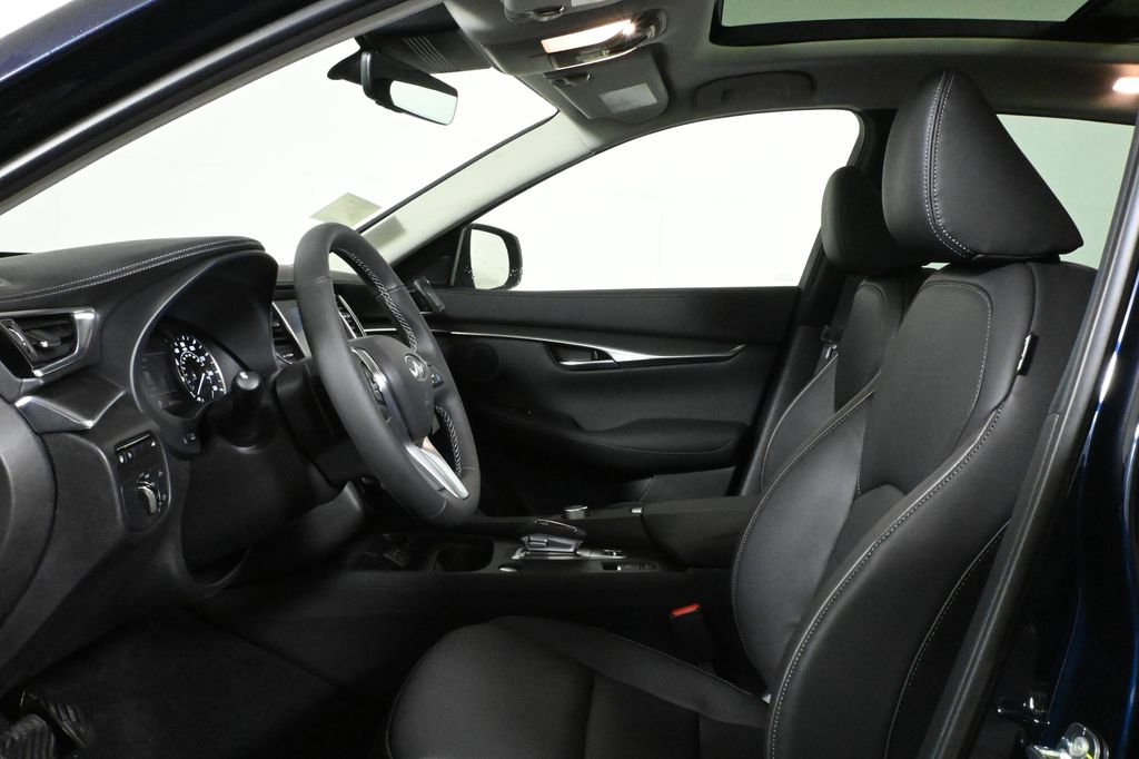2025 Infiniti QX50 Luxe photo 3