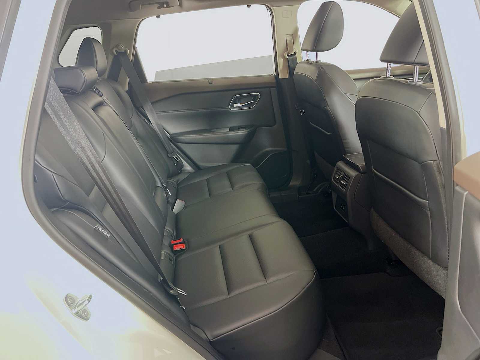2021 Nissan Rogue SV photo 22