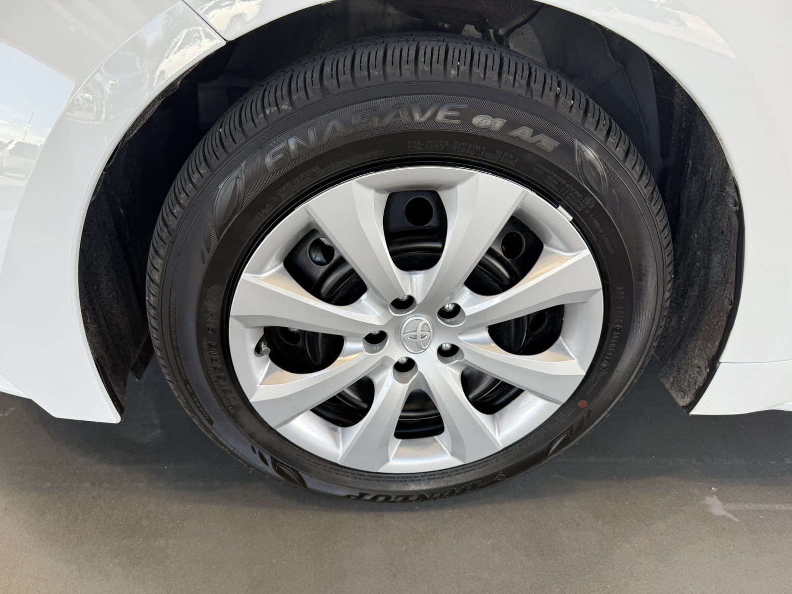 Used 2025 WHITE Toyota LE image 18