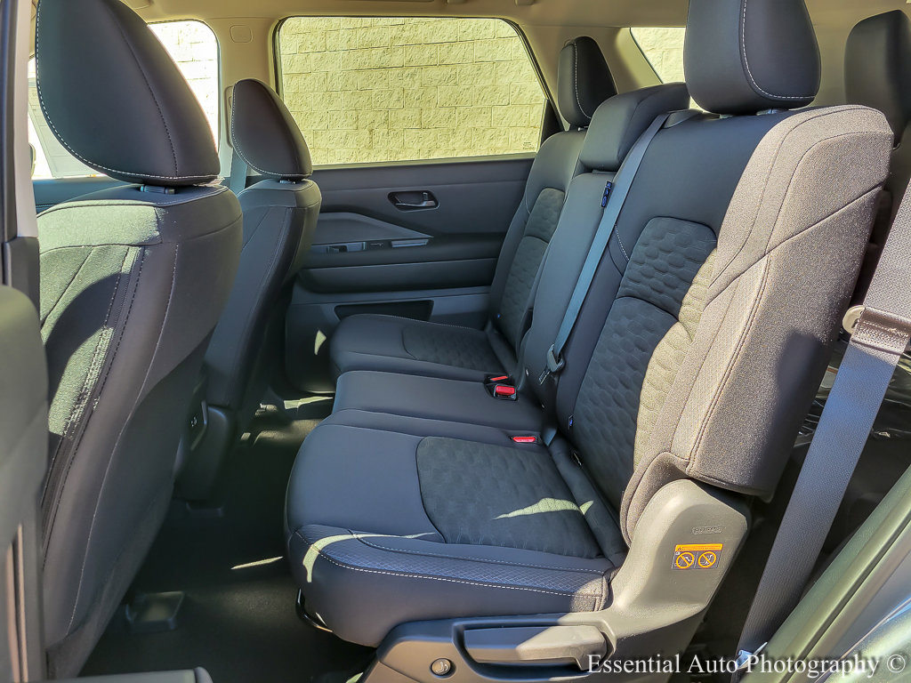 2025 Nissan Pathfinder S photo 9