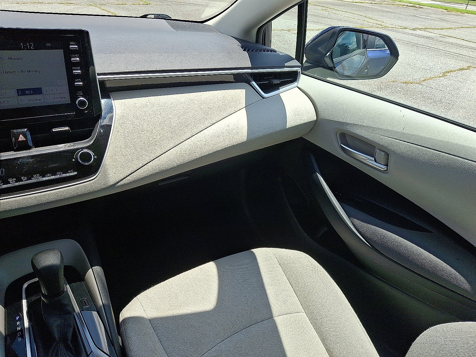 2020 Toyota Corolla LE photo 16