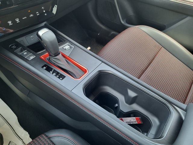 2025 Nissan Kicks SR photo 16