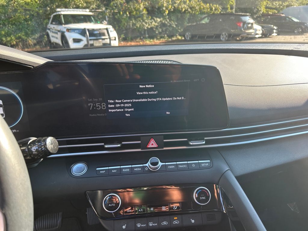 2023 Hyundai Elantra SEL photo 13