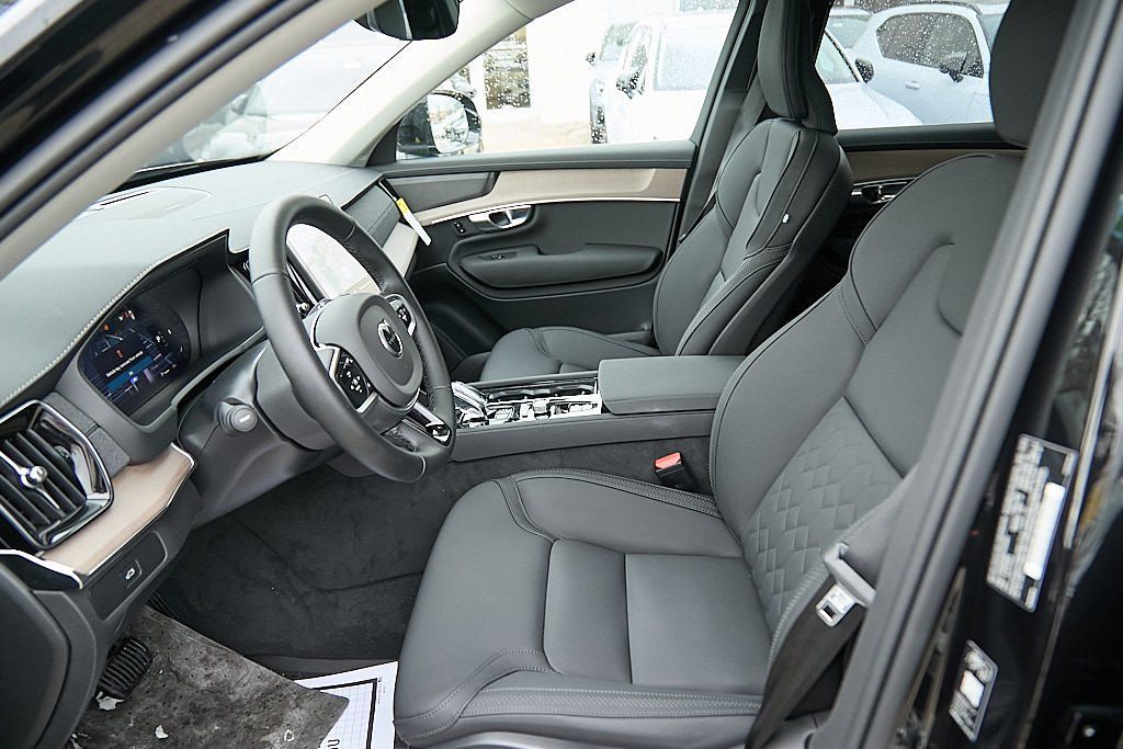 2026 VOLVO XC90 - Image 13