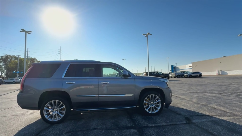 2018 Cadillac Escalade Luxury photo 9
