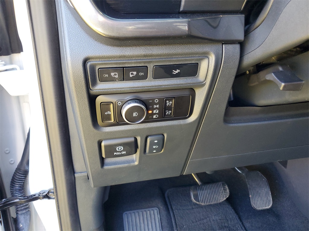 2023 Ford F-150 XLT photo 13
