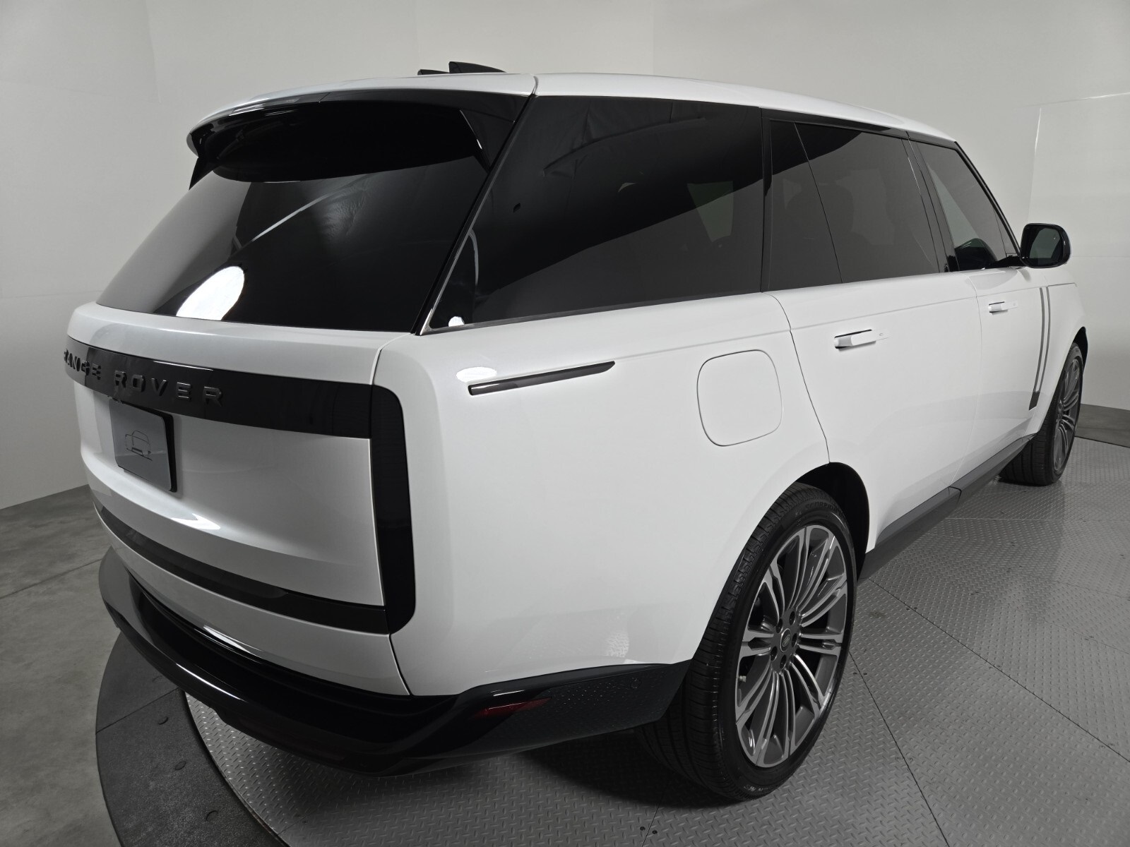 2025 Land Rover Range Rover SE photo 2