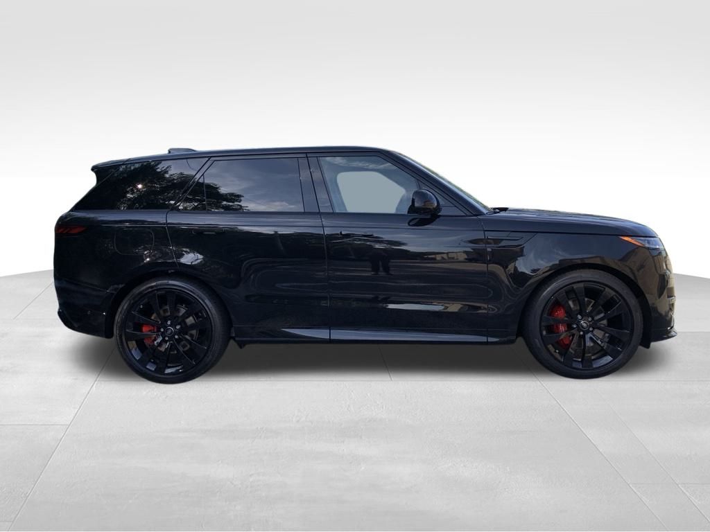2025 Land Rover Range Rover Sport SE photo 4
