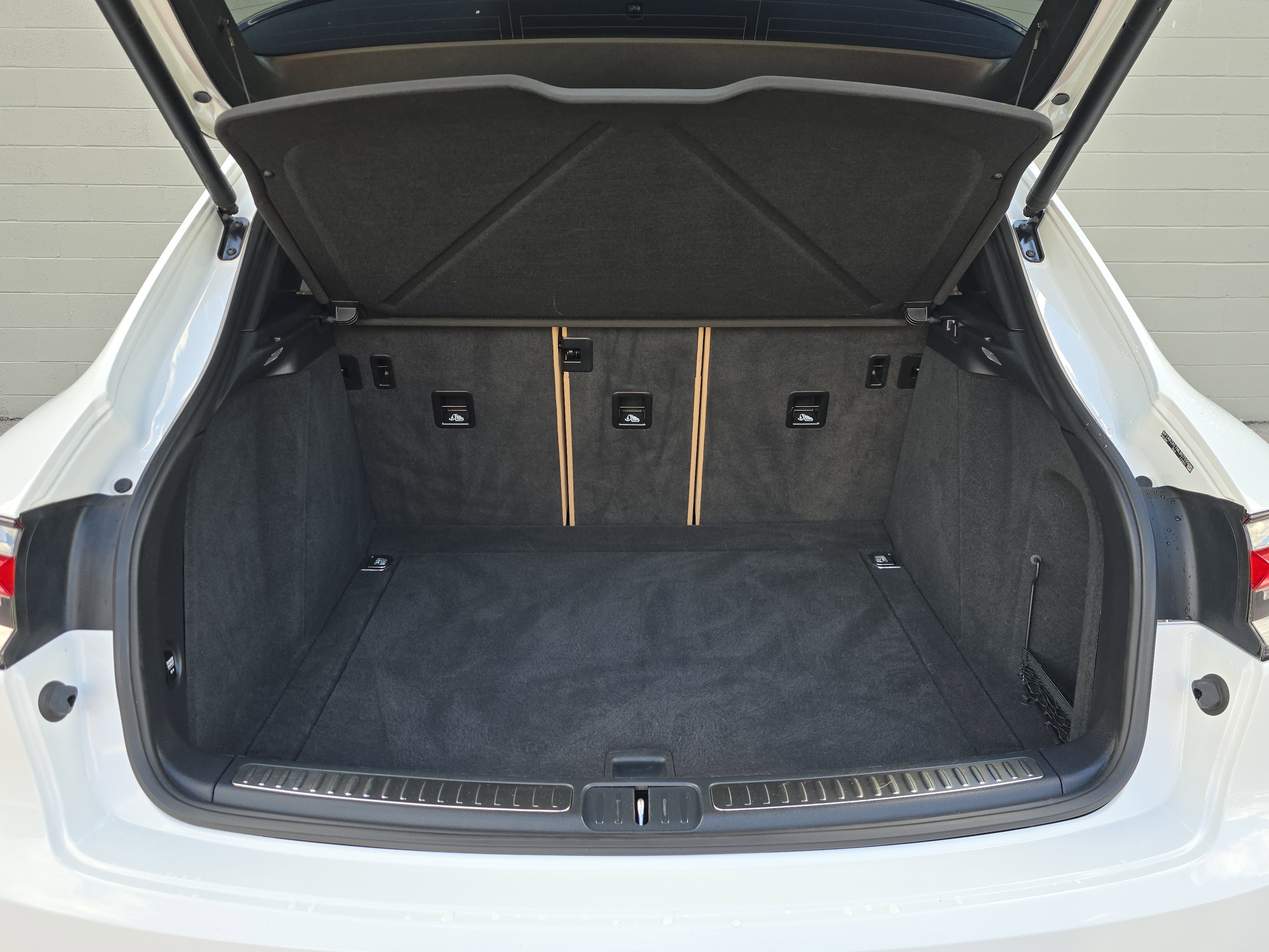 2021 Porsche Macan Base photo 3