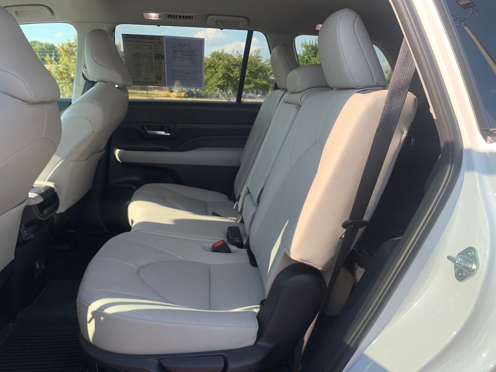 2024 Toyota Highlander Hybrid XLE photo 22