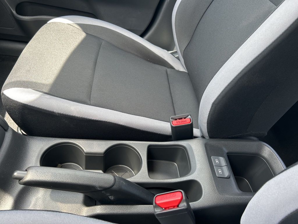 2025 Nissan Versa S photo 27