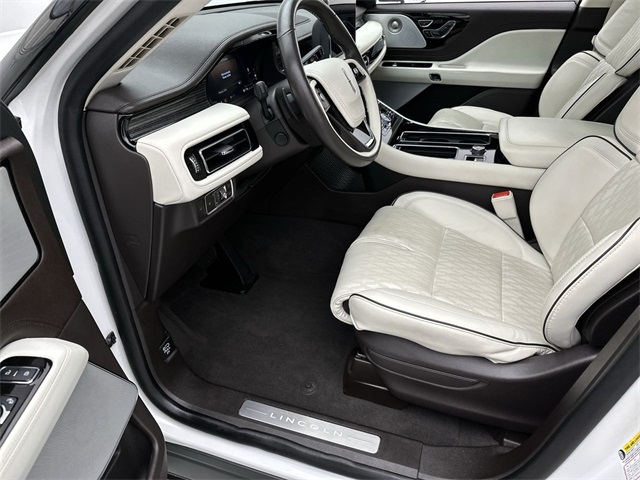 2023 Lincoln Aviator Black Label photo 3