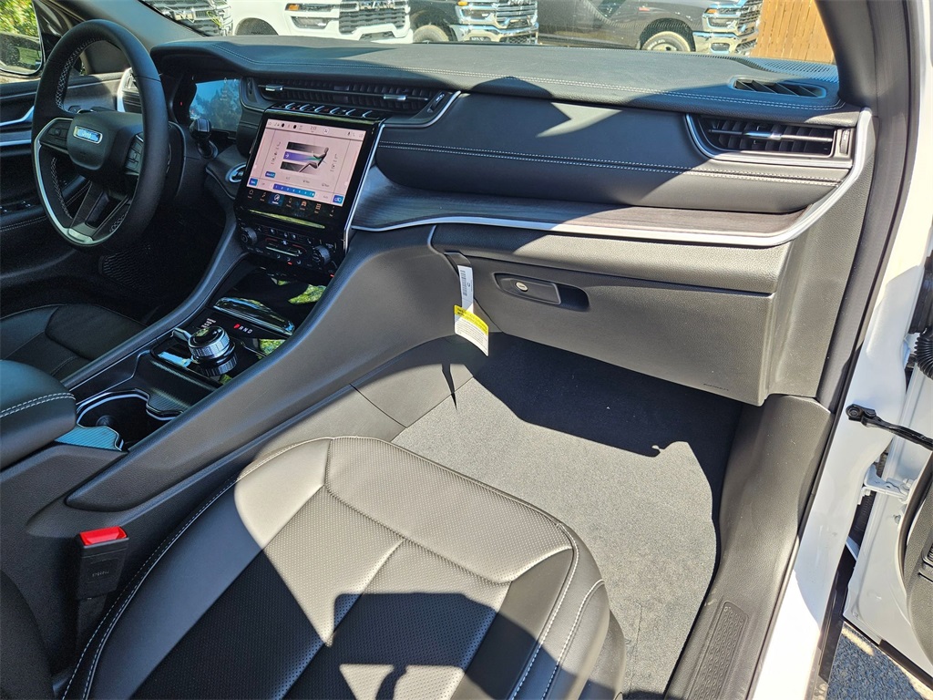2025 Jeep Grand Cherokee Limited photo 16
