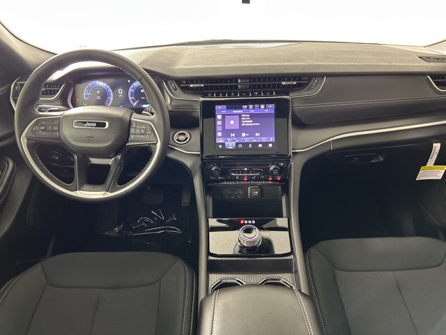 2025 Jeep Grand Cherokee Laredo Altitude photo 39