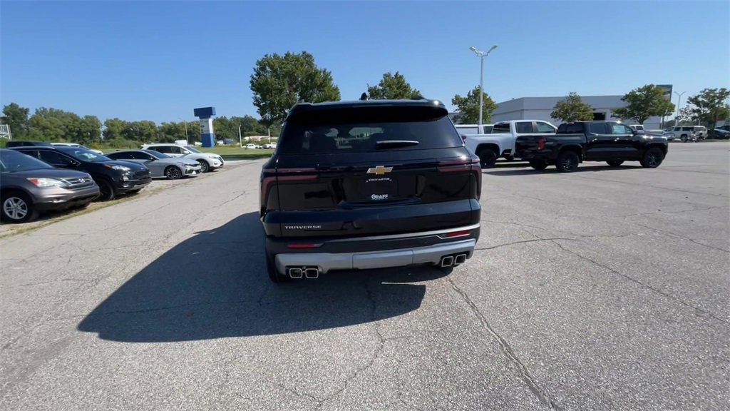 2026 Chevrolet Traverse photo 4