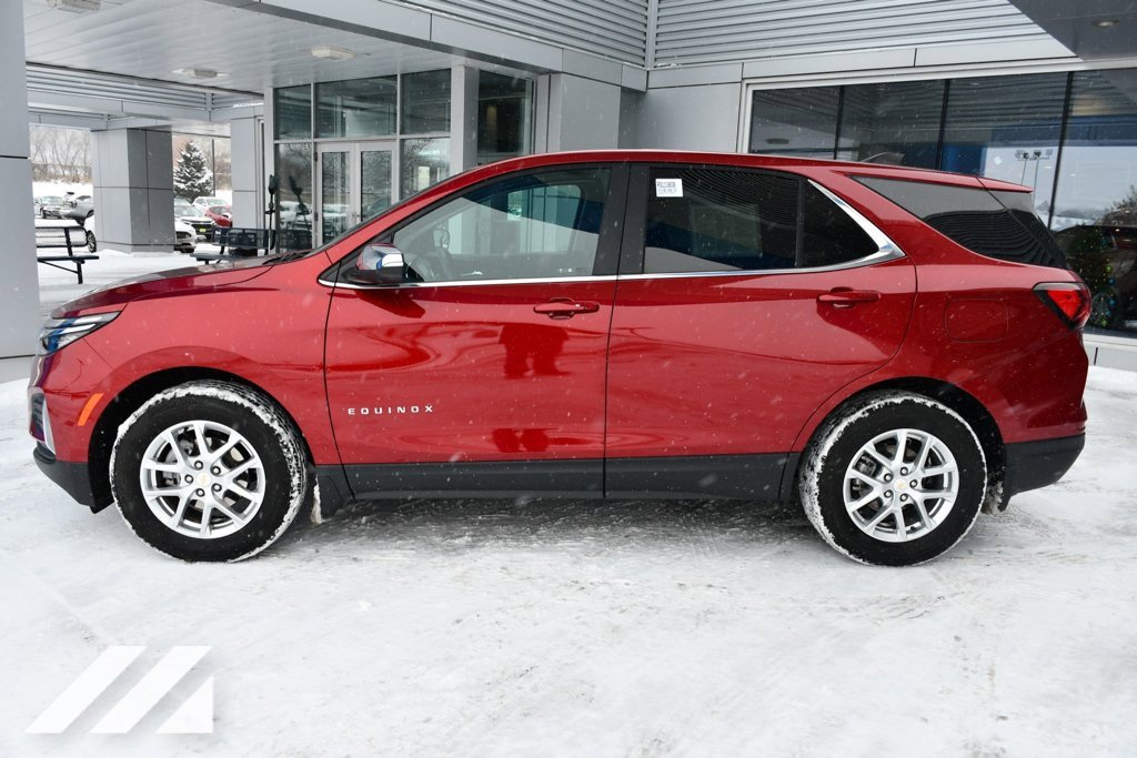 2024 Chevrolet Equinox LT photo 2