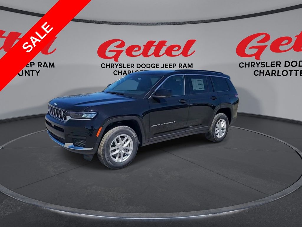 2025 Jeep Grand Cherokee Laredo photo 3